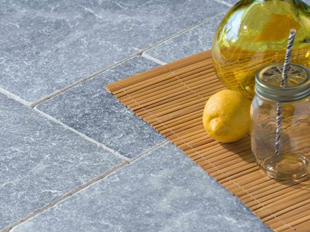 Sommergetränk auf Marmor Afyon Grey