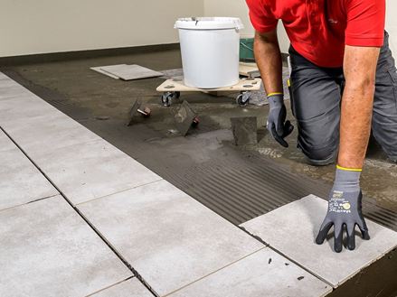 Zuschnitt_Terrasse-Feinsteinzeug-Platte-einlegen-Sopro