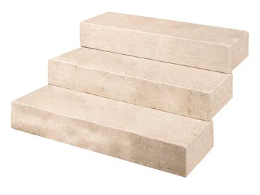 Blockstufen Kalkstein Camino Sand freigestellt