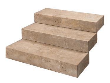 Blockstufen Travertin Noce freigestellt