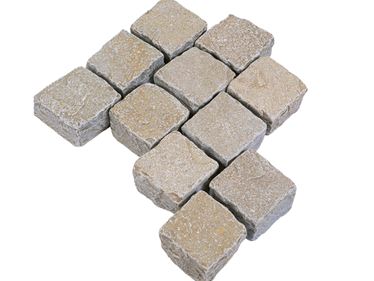 Pflastersteine Kalkstein Java Sand freigestellt
