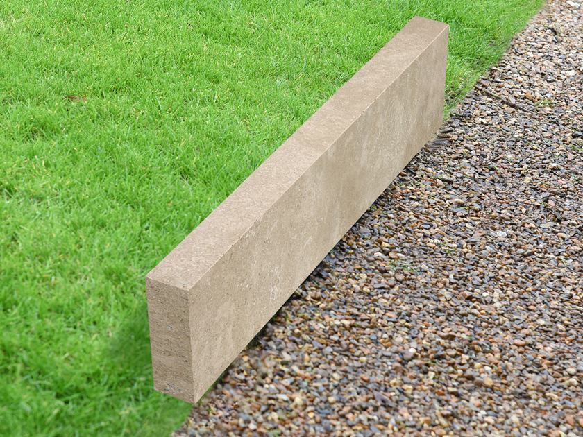 Kalkstein Camino Sand Rasenkante mit Rasen und Kies_Ausschnitt_Banner