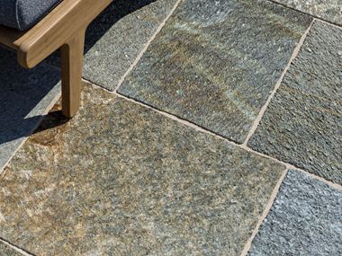 Terrassenplatte Gneis Luserna handbekantet  (2)