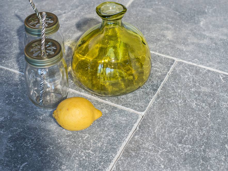 Zitronenlimonade auf Marmor Afyon Grey