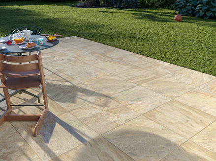 Ansicht Terrasse mit Quarzitoptikplatten Bern