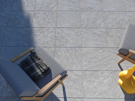 Quarzitoptik Terrassenplatte Classic Grey mit Outdoormöbeln