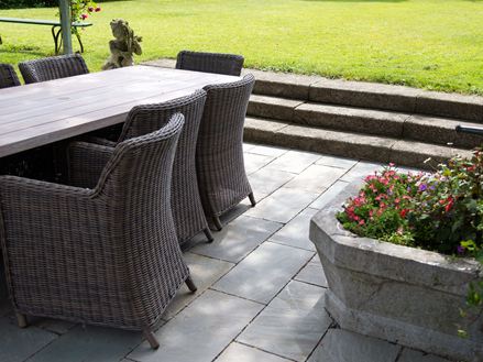 Sitzgruppe auf Kandla Grey Platten