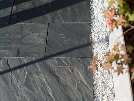 Kies umrandet Schiefer Black Rustic