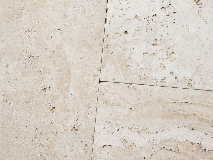 Detailaufnahme von hellen Travertinplatten Medium SELECT