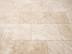 Verlegter Natursteinboden Travertin in sanftem Beige