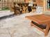 Rustikale Terrasse mit Travertin Rustic und Holzmöbeln