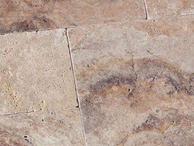 Travertin Scabas mit vielfältigem Farbspiel Detailaufnahme