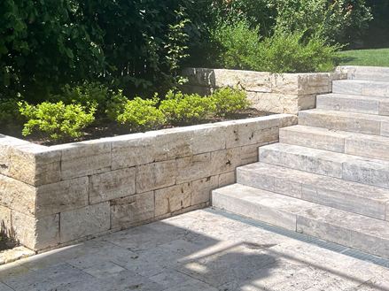 Travertin Mauer