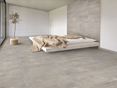 Schlafzimmer mit Betonoptik-Fliesen Concrete Clay in hellgrau