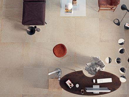 Wohnzimmer mit Betonoptik-Fliesen Pure Sand