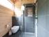 Bad und Dusche mit Schiefer Grey Slate und Blumenfliesen