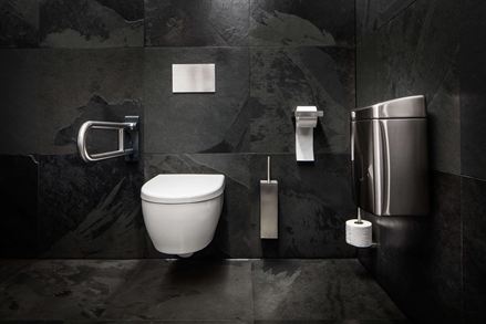 Bad mit Schieferfliesen Mustang