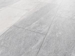 Feinsteinzeug-Fliesen Schieferoptik Alpine Grey aus der Nähe