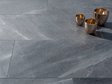 Dunkelgraue Schieferoptik Fliesen Canyon Slate mit Vasen