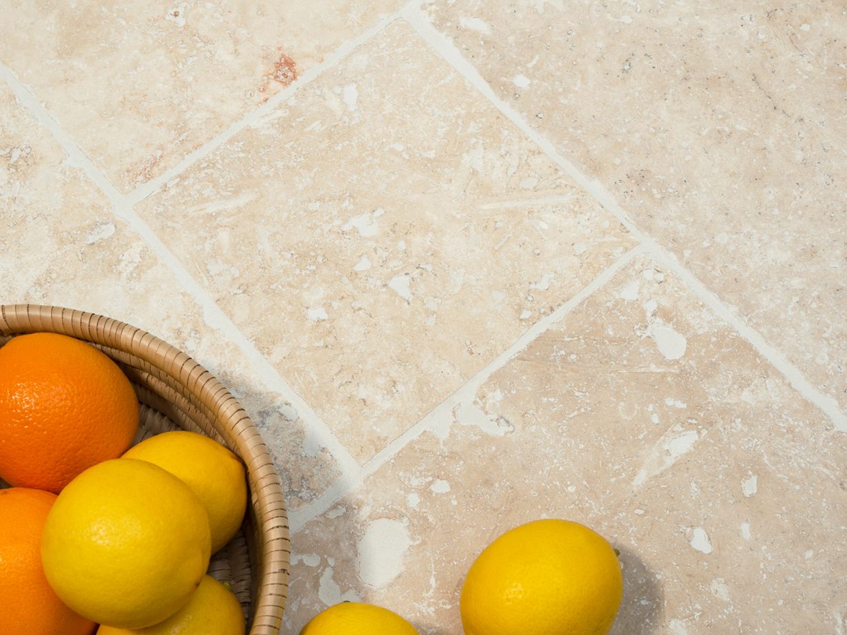 Travertinfliesen zaubern mediterranes Flair in Ihre Räume. Travertinfliesen Ivory Cream im Sonderangebot