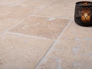 Ivory Cream mit schwarzer Deko Galerie 1