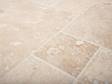 Travertinfliesen Ivory Cream mit typischer Porenstruktur