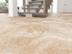 Travertin Fliesen Rustic im Flur mit Treppe