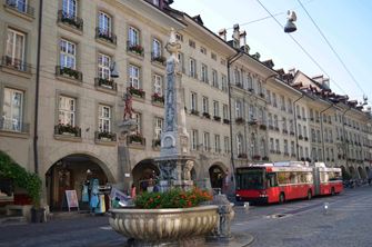 Gebäudefassaden mit Berner Sandstein