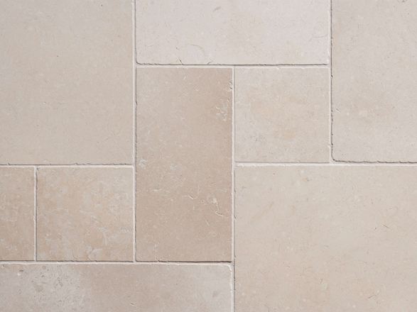 Kalkstein-Fliesen Cleopatra Light Frontalaufnahme
