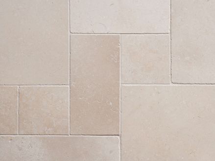 Kalkstein-Fliesen Cleopatra Light Frontalaufnahme