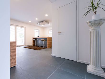 Schiefer-Fliesen Grey Slate im Eingangsbereich