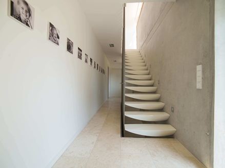 Travertin Classic Light im Treppenhaus