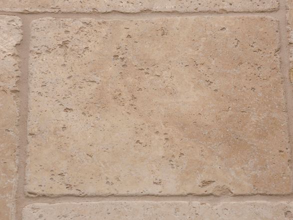 Detailaufnahme Travertinfliese Medium, getrommelt nicht gespachtelt