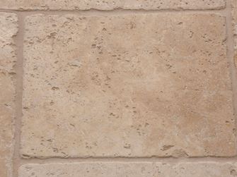 Detailaufnahme Travertinfliese Medium, getrommelt nicht gespachtelt