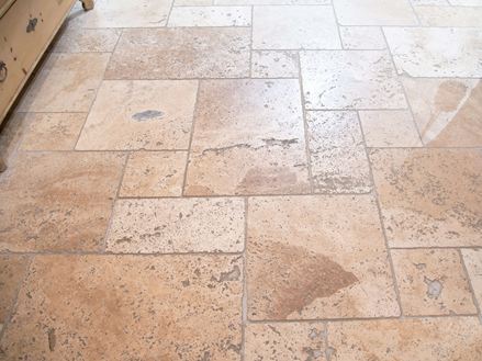 Travertinboden Rustic im Römischen Verband