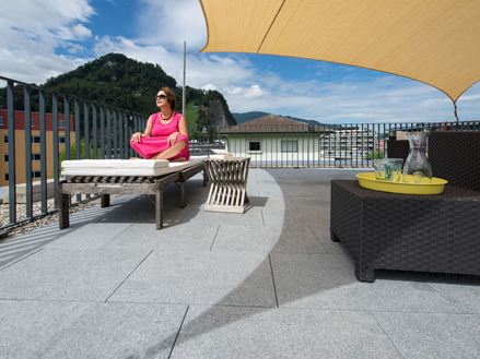 Entspannung auf der Granit-Terrasse