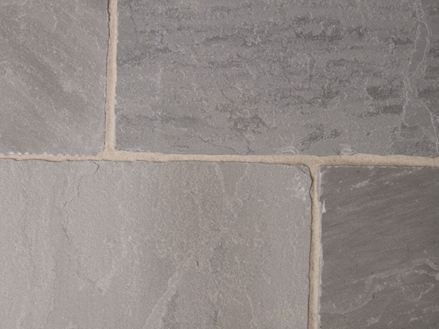 Nahaufnahme von grauen Sandsteinplatten Kandla Grey