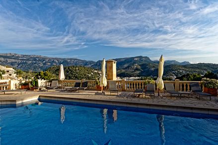 Entspannte Atmosphäre am Pool