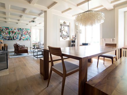 Offener Wohnbereich, modern eingerichtet