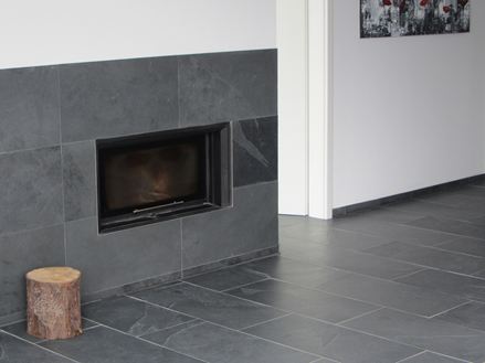 Kaminbereich mit Schiefer Mustang-Fliesen