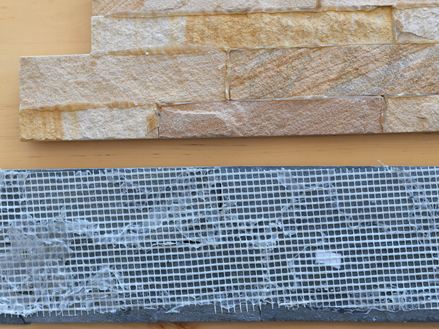 Rückseite und Vorderseite eines Wandverblendermoduls aus Travertin