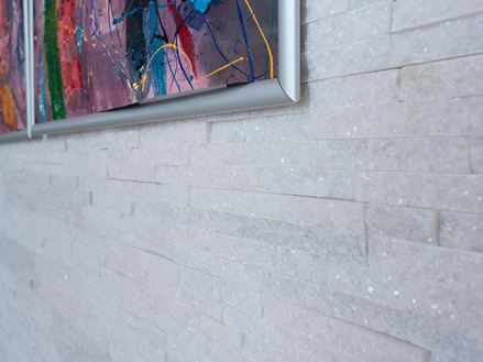 Verblender aus weißem Quarzit